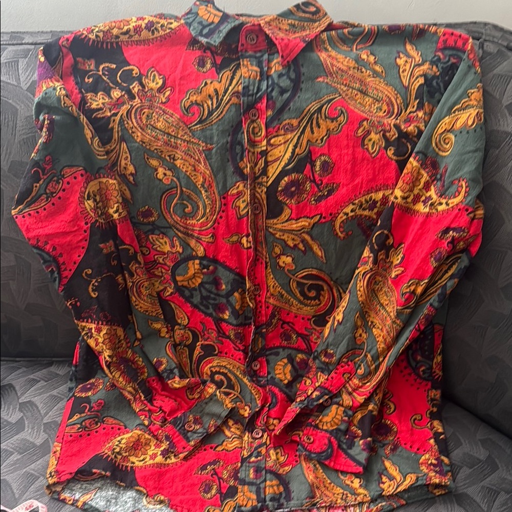 VTG Vibrant Paisley Button-Up Shirt please read